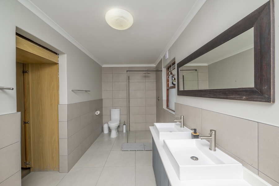 5 Bedroom Property for Sale in Eversdal Western Cape